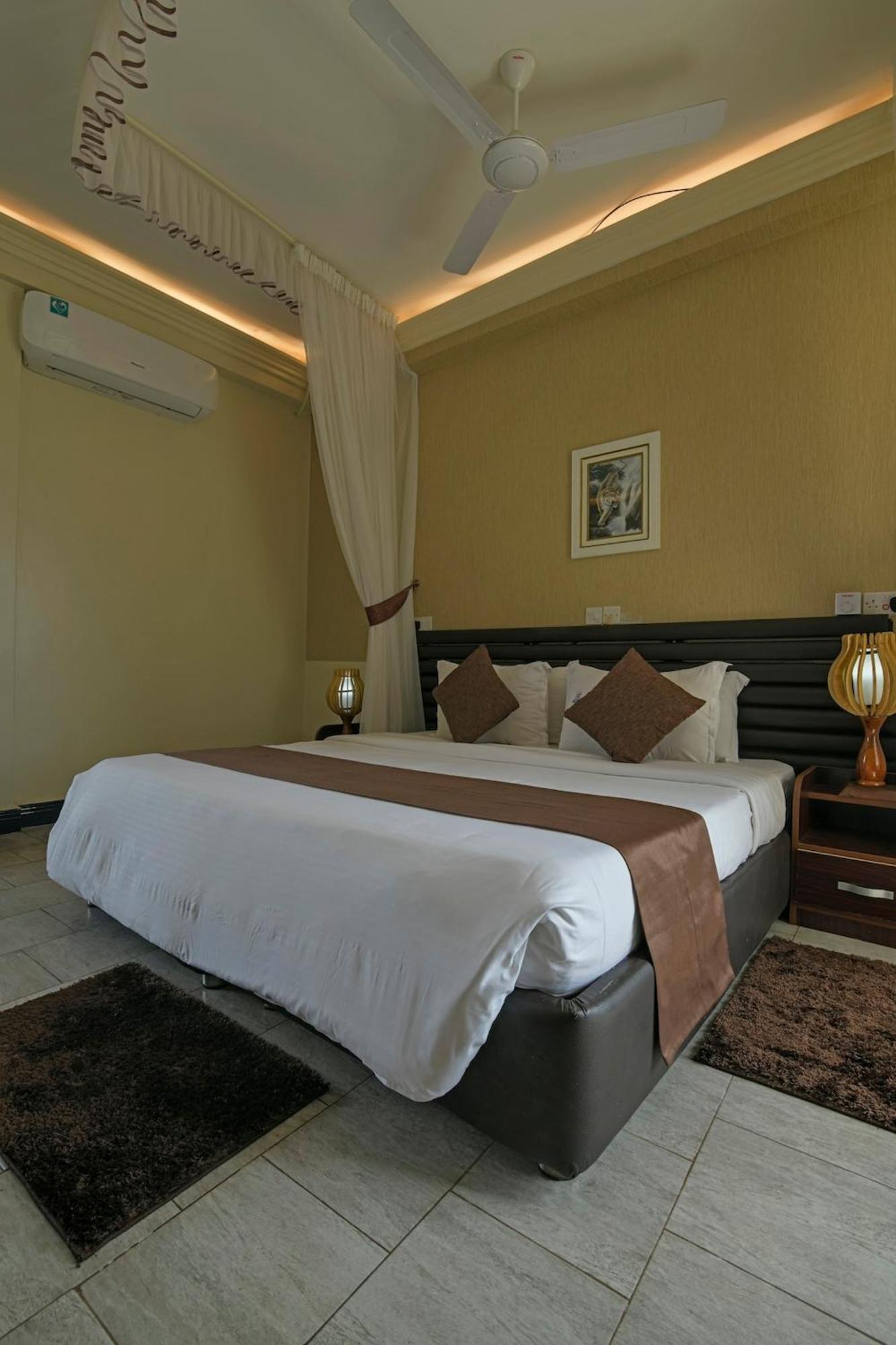Hoima Buffalo Hotel & Business Hub Ltd Exteriör bild